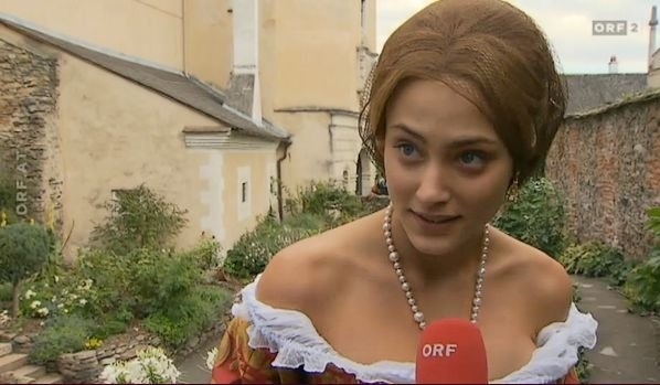 New_Angelique - Нора Арнезедер.jpg